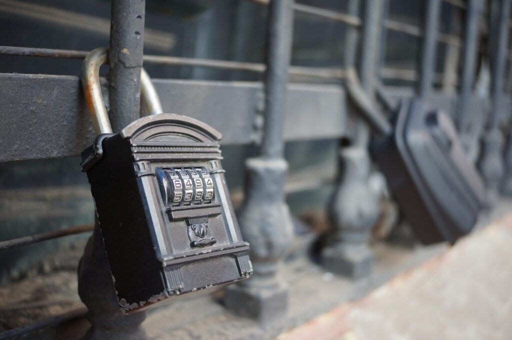 Combination padlock